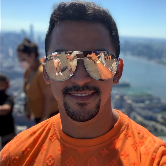 Meet your Posher, Andrés - Picture 3 of 7